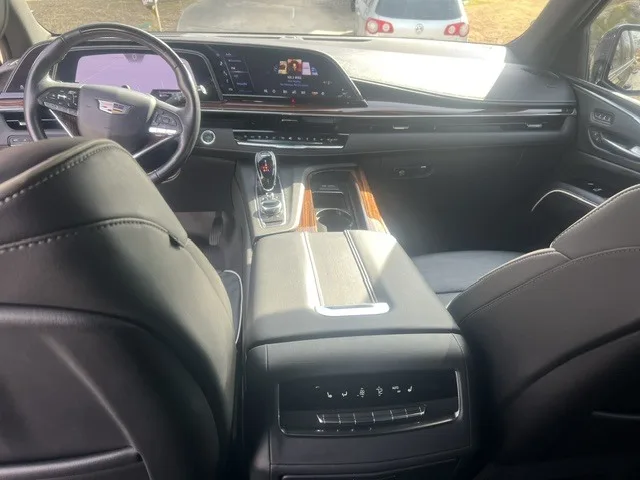 2022 Cadillac Escalade Sport ESV center console and curved display