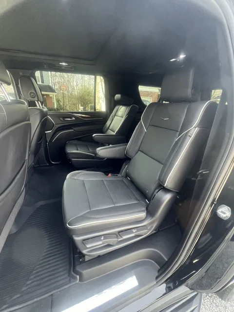 2022 Cadillac Escalade Sport ESV second-row captain chair